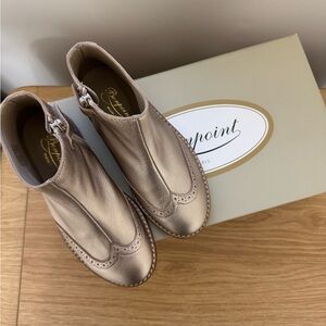 NEVER WORN. CURRENT SEASON